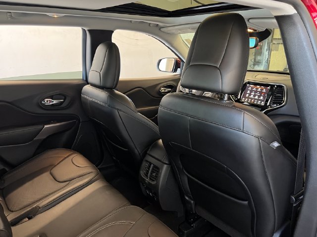 Used 2021 Jeep Cherokee Limited w/ Elite Package AWD/4WD image 39