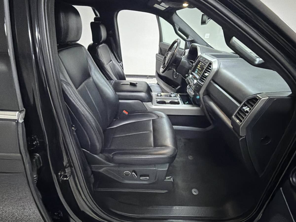 Used 2019 Ford Expedition Max XLT w/ Equipment Group 201A AWD/4WD image 27
