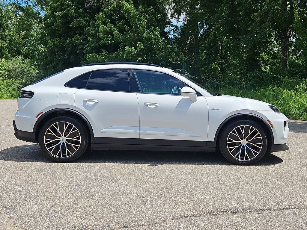 Certified 2025 Porsche Macan 4 Electric AWD/4WD image 8
