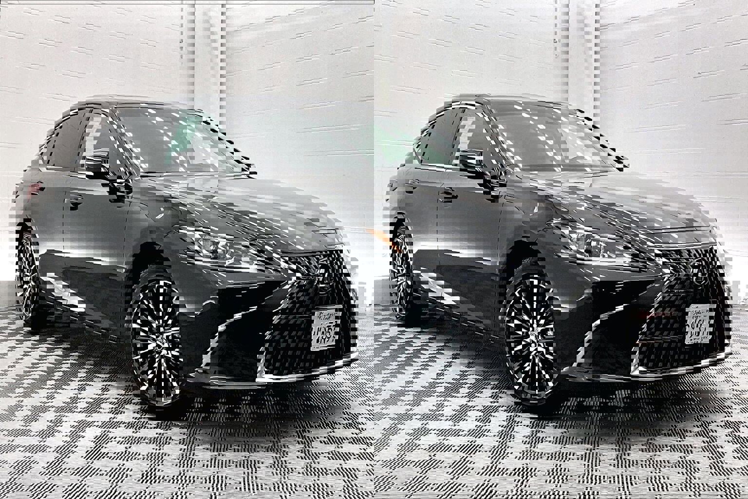 Used 2025 Lexus ES 300h w/ Premium Package image 33