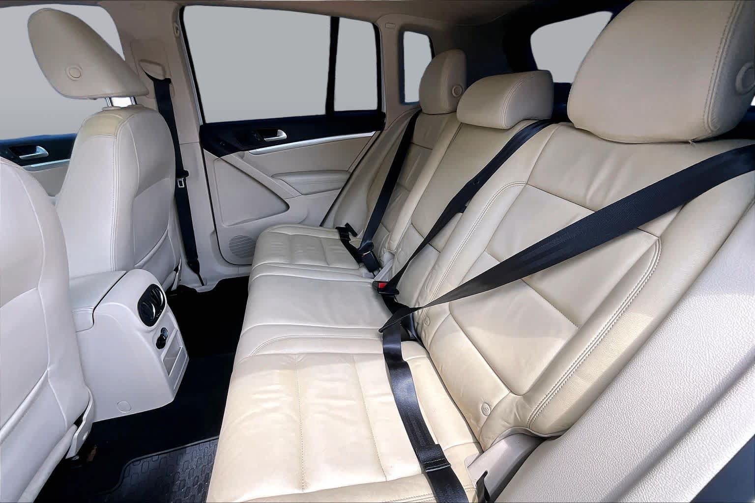 Used 2013 Volkswagen Tiguan SEL FWD image 20