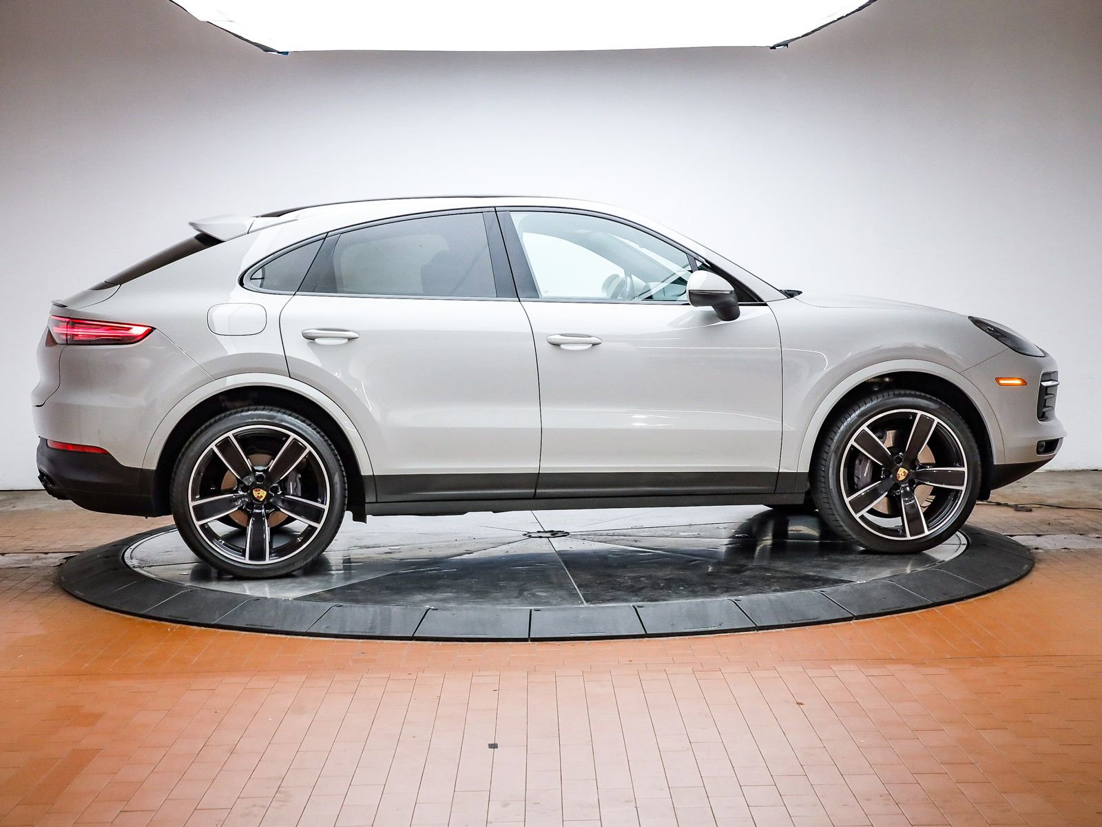 Certified 2022 Porsche Cayenne Platinum Edition AWD/4WD image 13