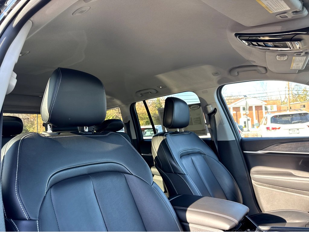 Certified 2023 Jeep Grand Cherokee Limited w/ Black Appearance Package image 8