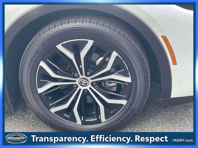 Used 2023 Toyota Crown AWD/4WD image 9