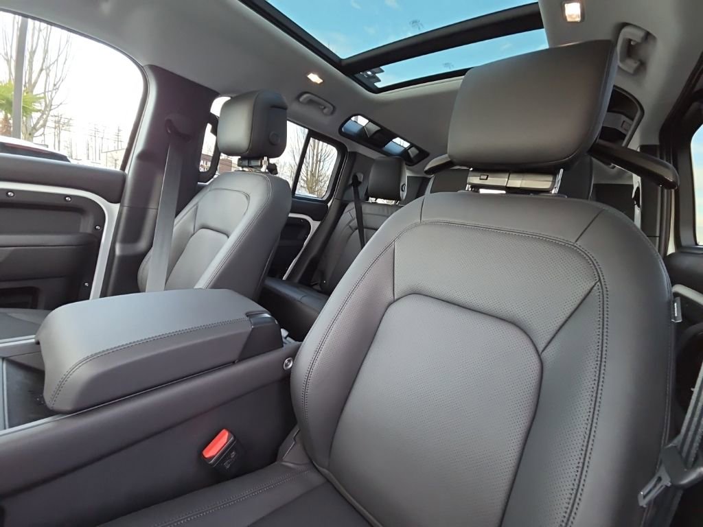 New 2026 Land Rover Defender 110 X-Dynamic SE image 14