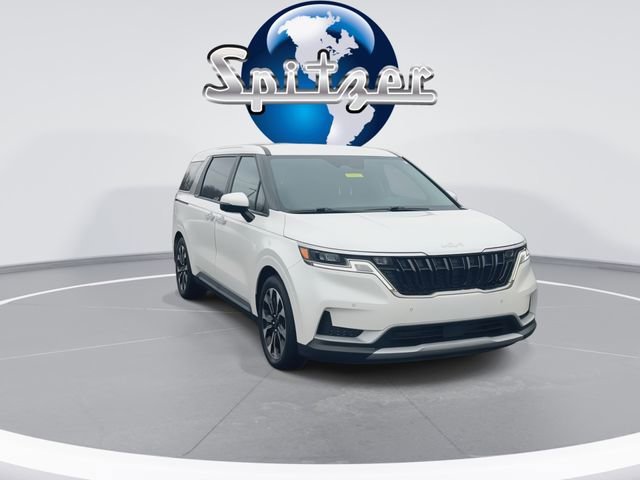 Used 2023 Kia Carnival EX image 3