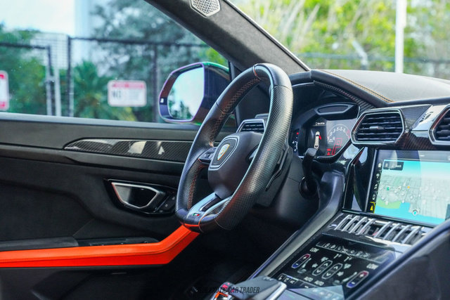Used 2022 Lamborghini Urus image 32