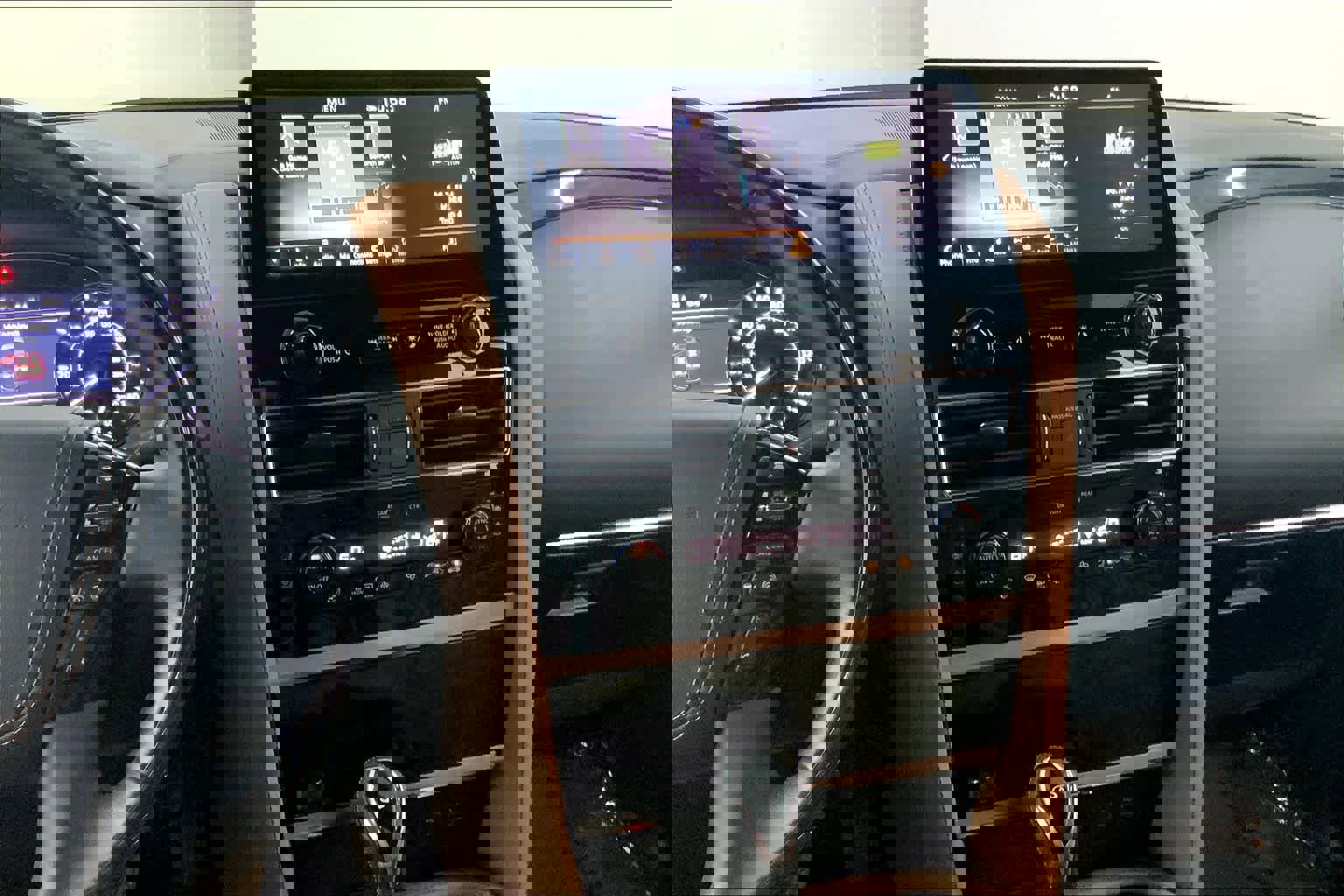 Used 2022 INFINITI QX80 Sensory w/ Cargo Package image 5