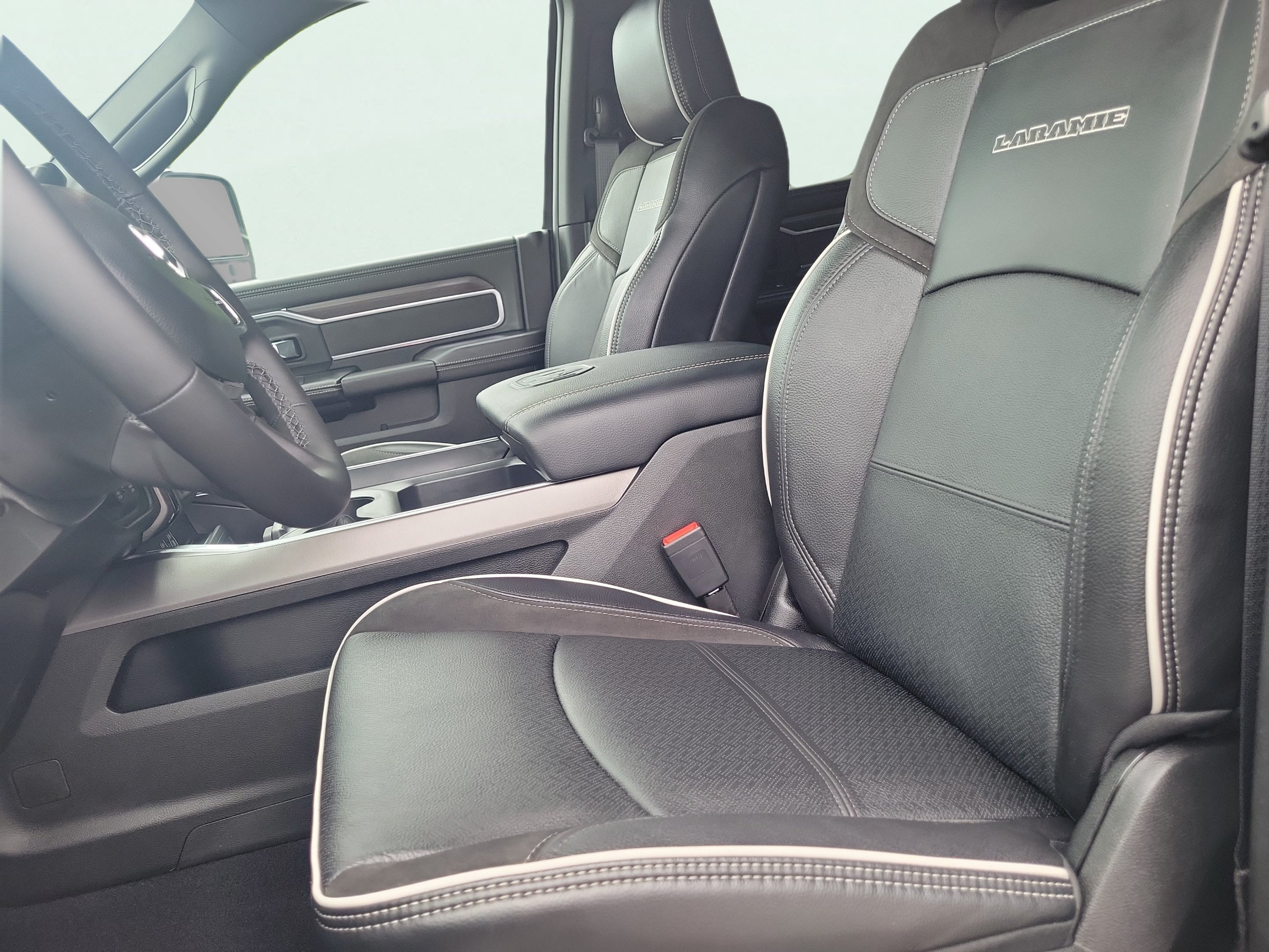 New 2026 RAM 2500 Laramie AWD/4WD image 21