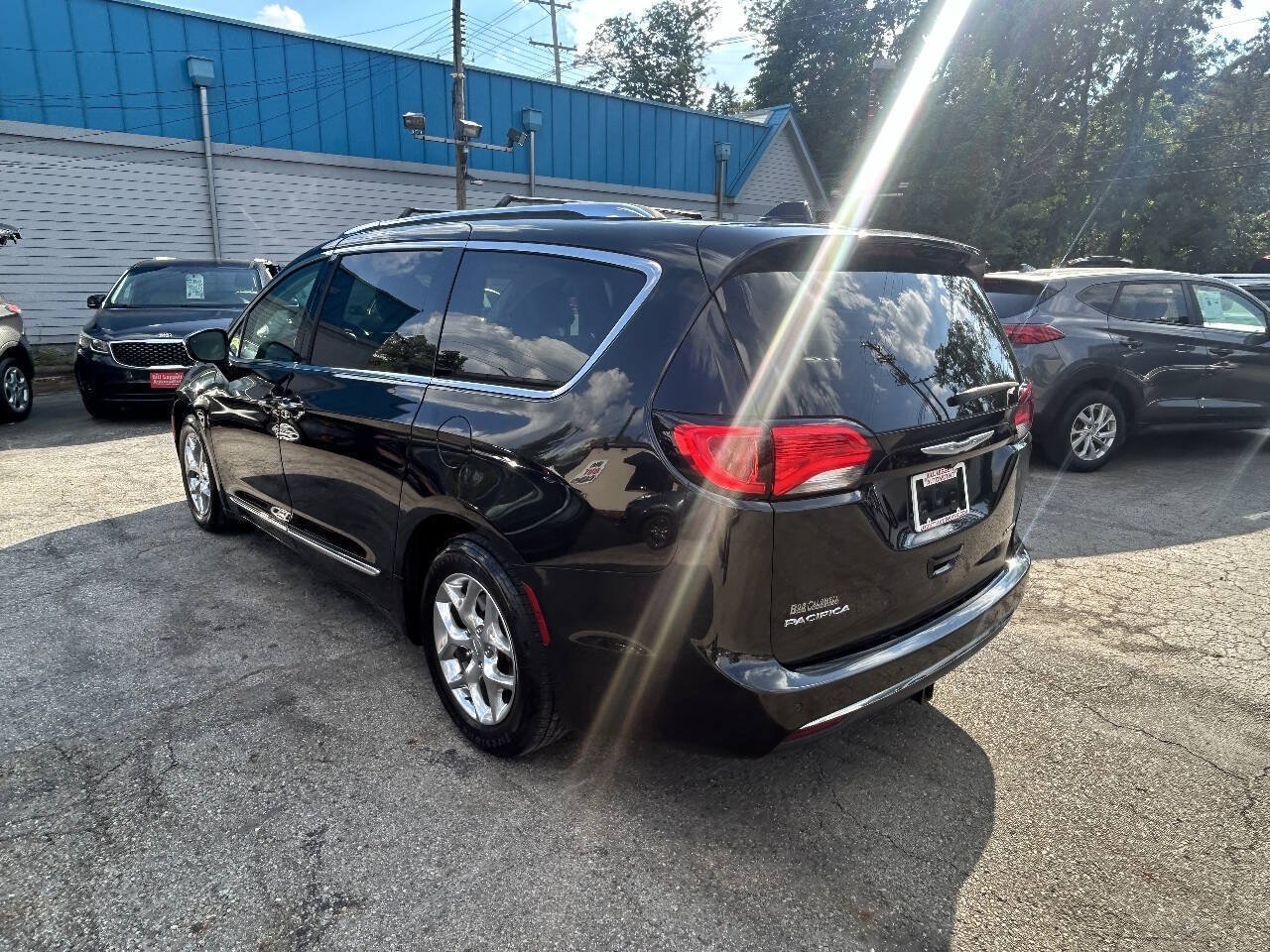 Used 2019 Chrysler Pacifica Limited FWD image 11