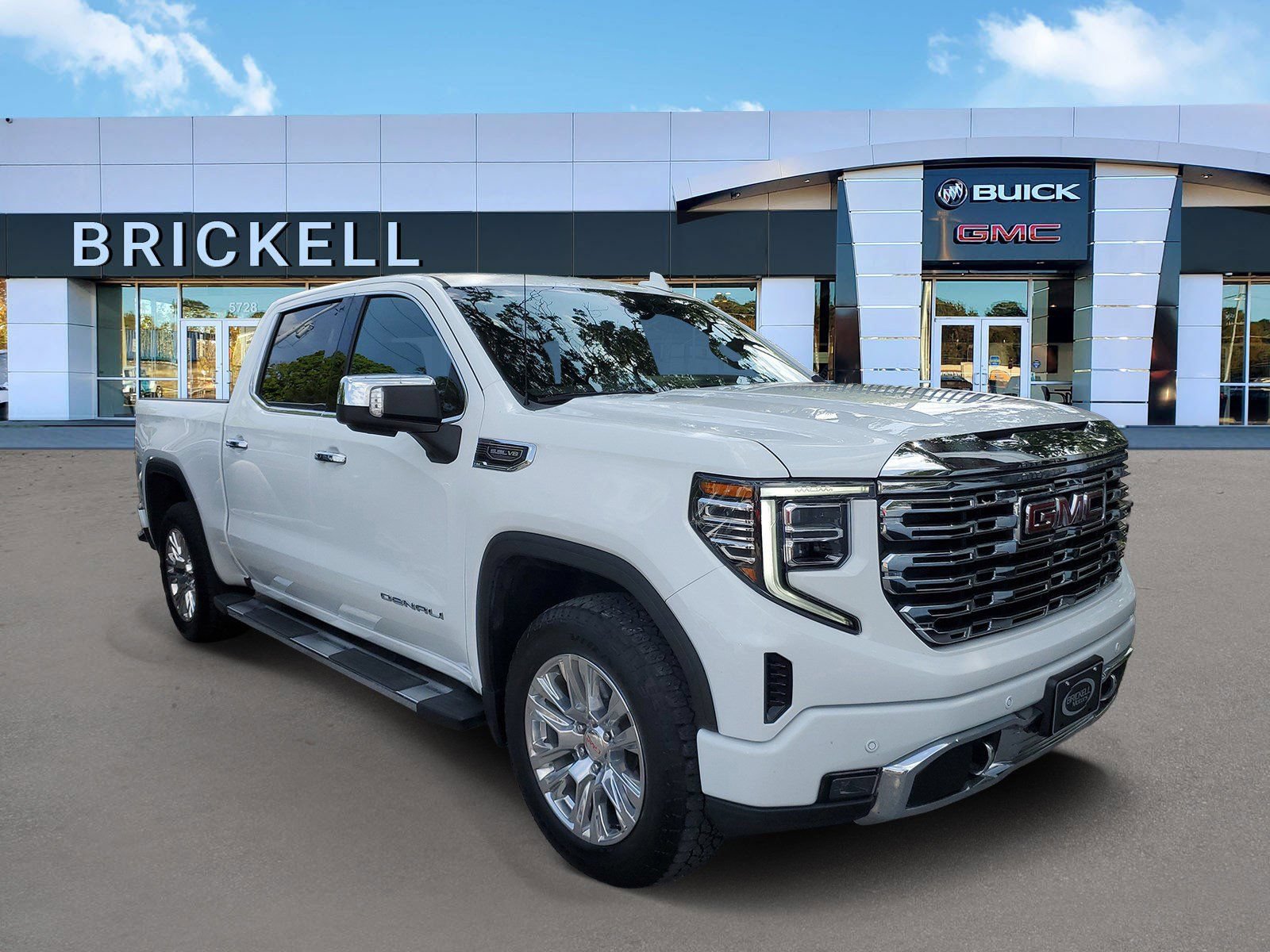 Used 2023 GMC Sierra 1500 Denali AWD/4WD image 2
