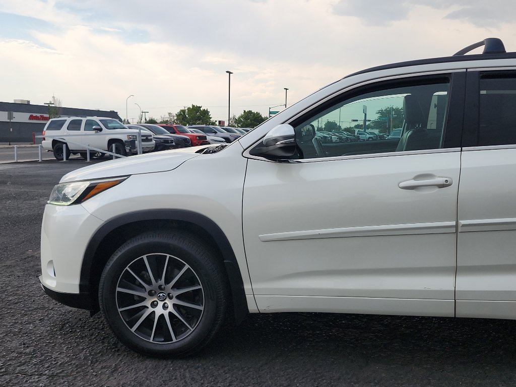 Used 2018 Toyota Highlander SE w/ Protection Package #3 AWD/4WD image 10