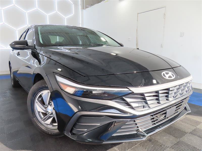 Used 2024 Hyundai Elantra SE FWD image 2