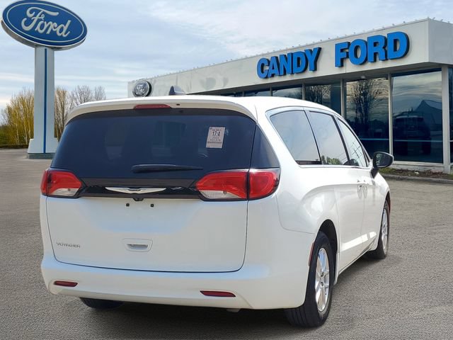 Used 2023 Chrysler Voyager LX FWD image 4
