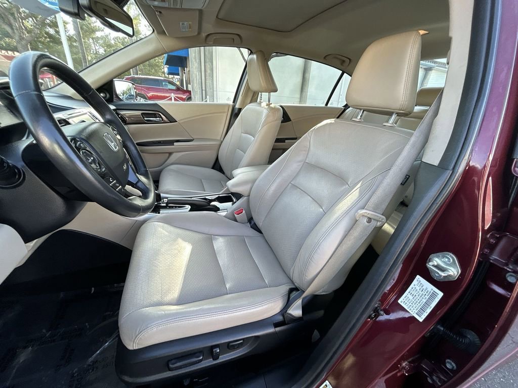 Used 2017 Honda Accord Touring image 11