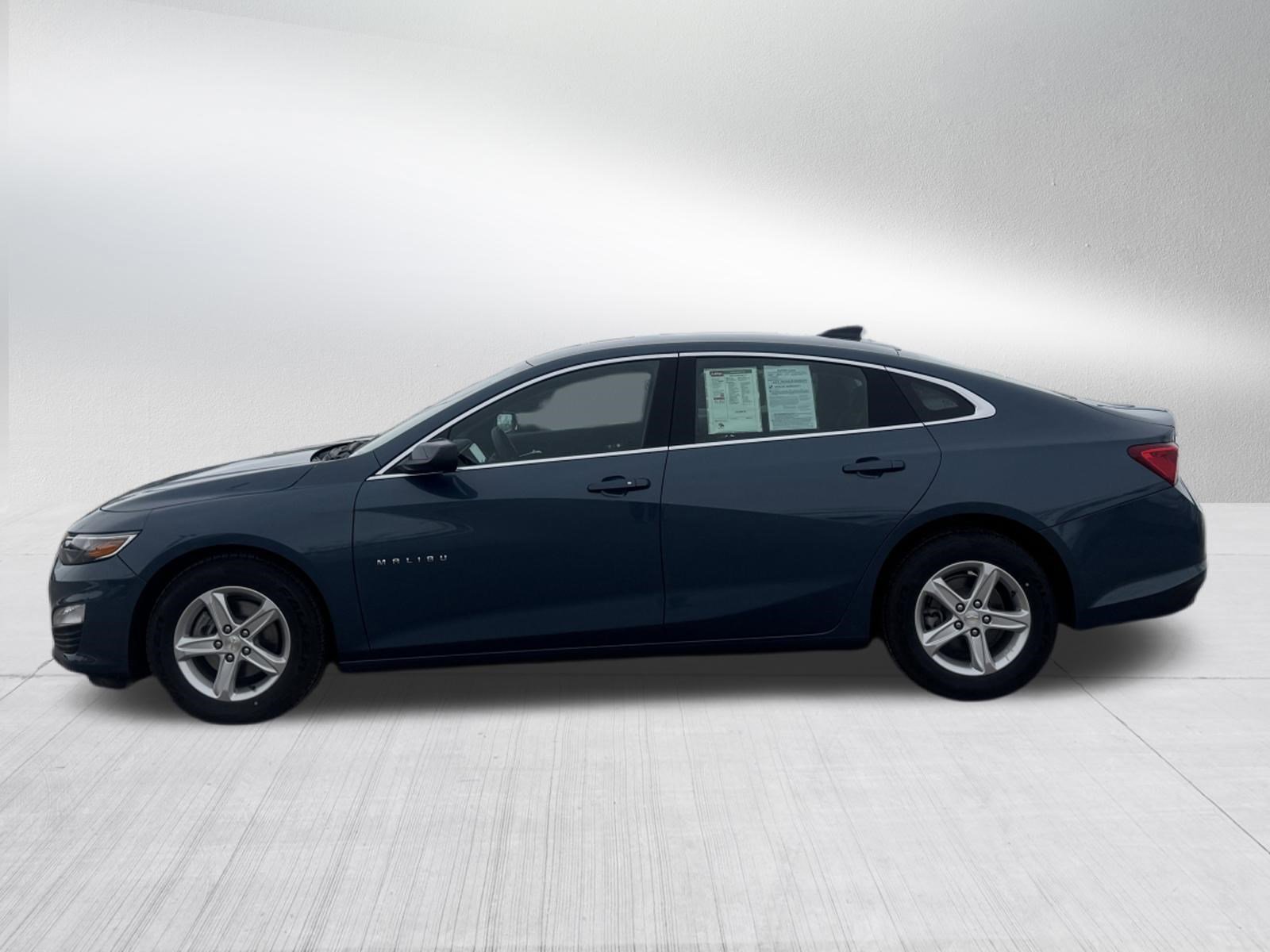 Used 2025 Chevrolet Malibu LS FWD image 4
