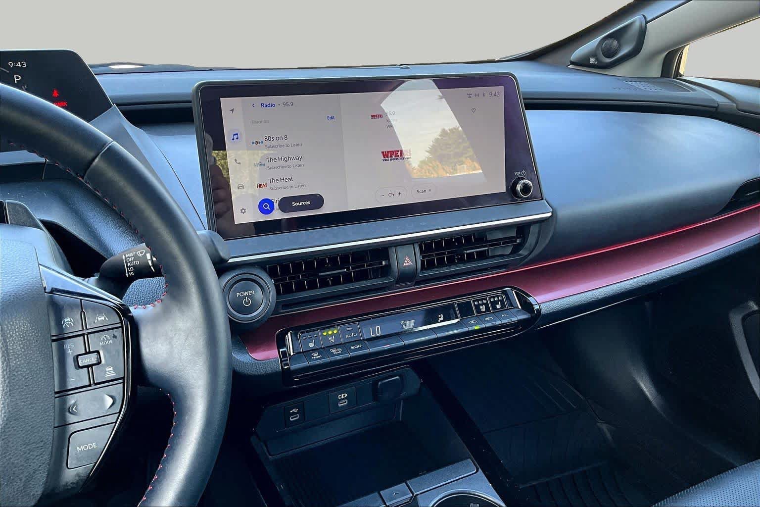 Used 2023 Toyota Prius Prime Premium FWD image 7