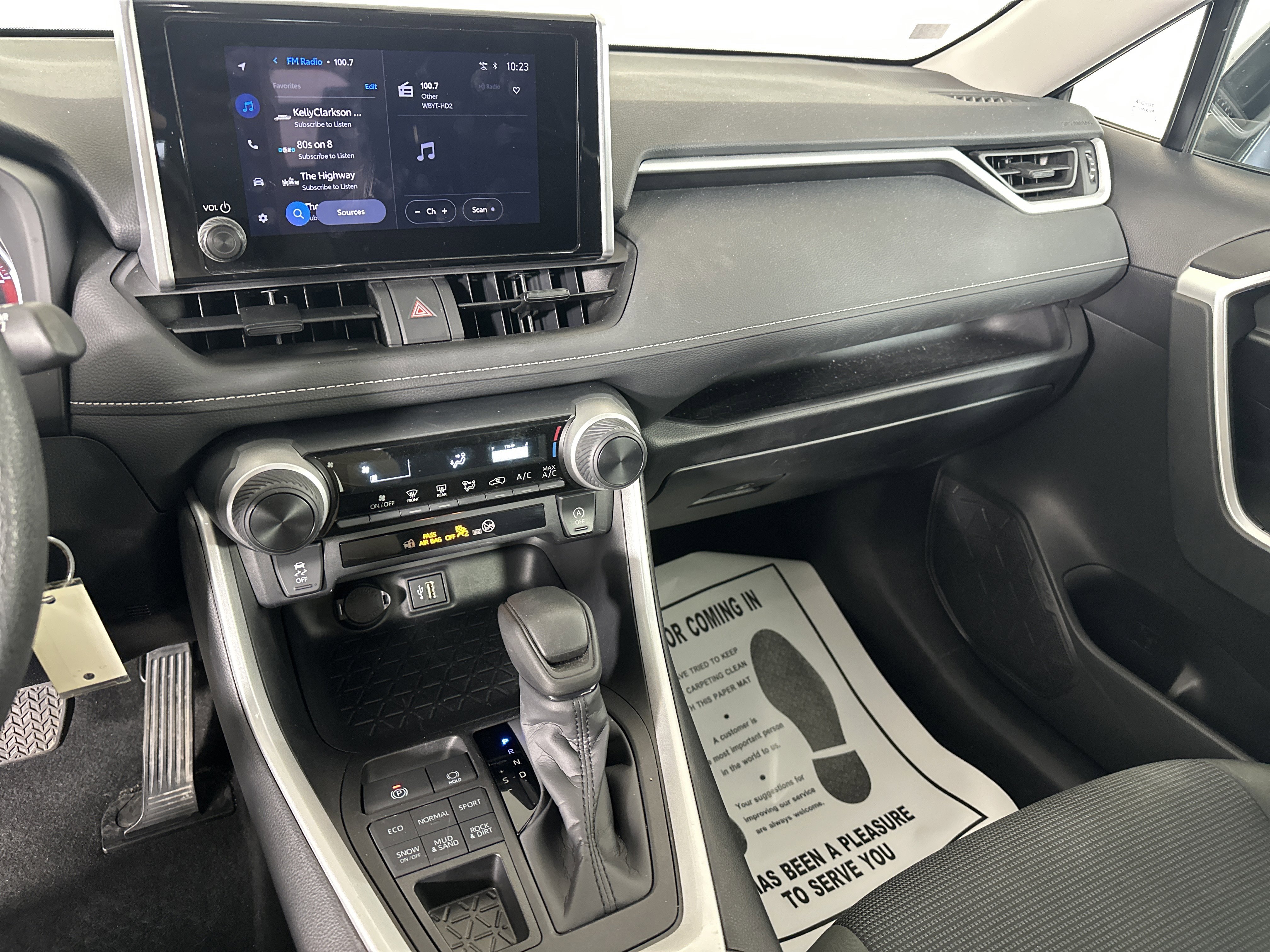 Used 2024 Toyota RAV4 LE image 4