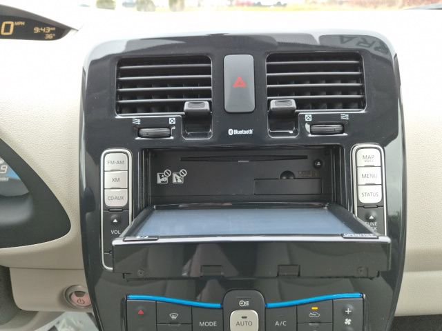 Used 2011 Nissan Leaf SL image 28