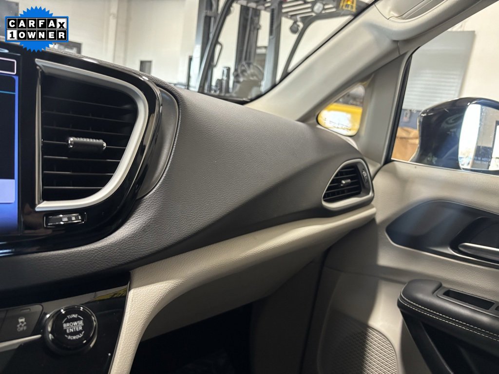 Used 2024 Chrysler Pacifica Touring-L image 24