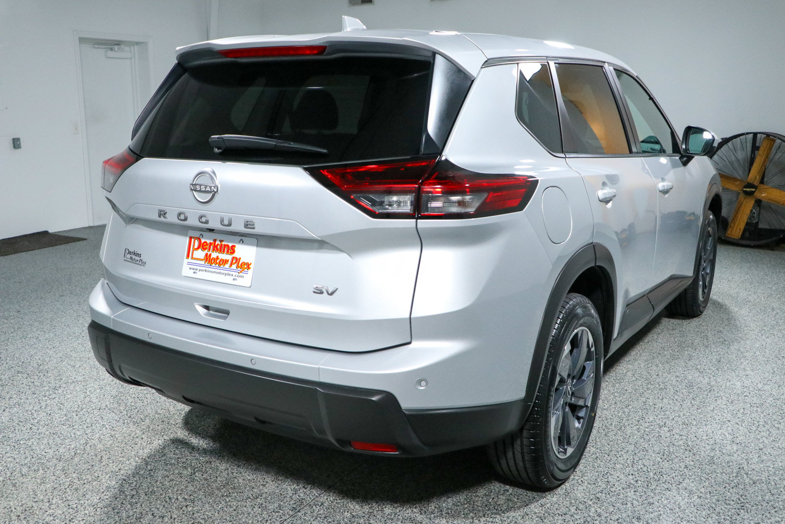 Used 2024 Nissan Rogue SV FWD image 7