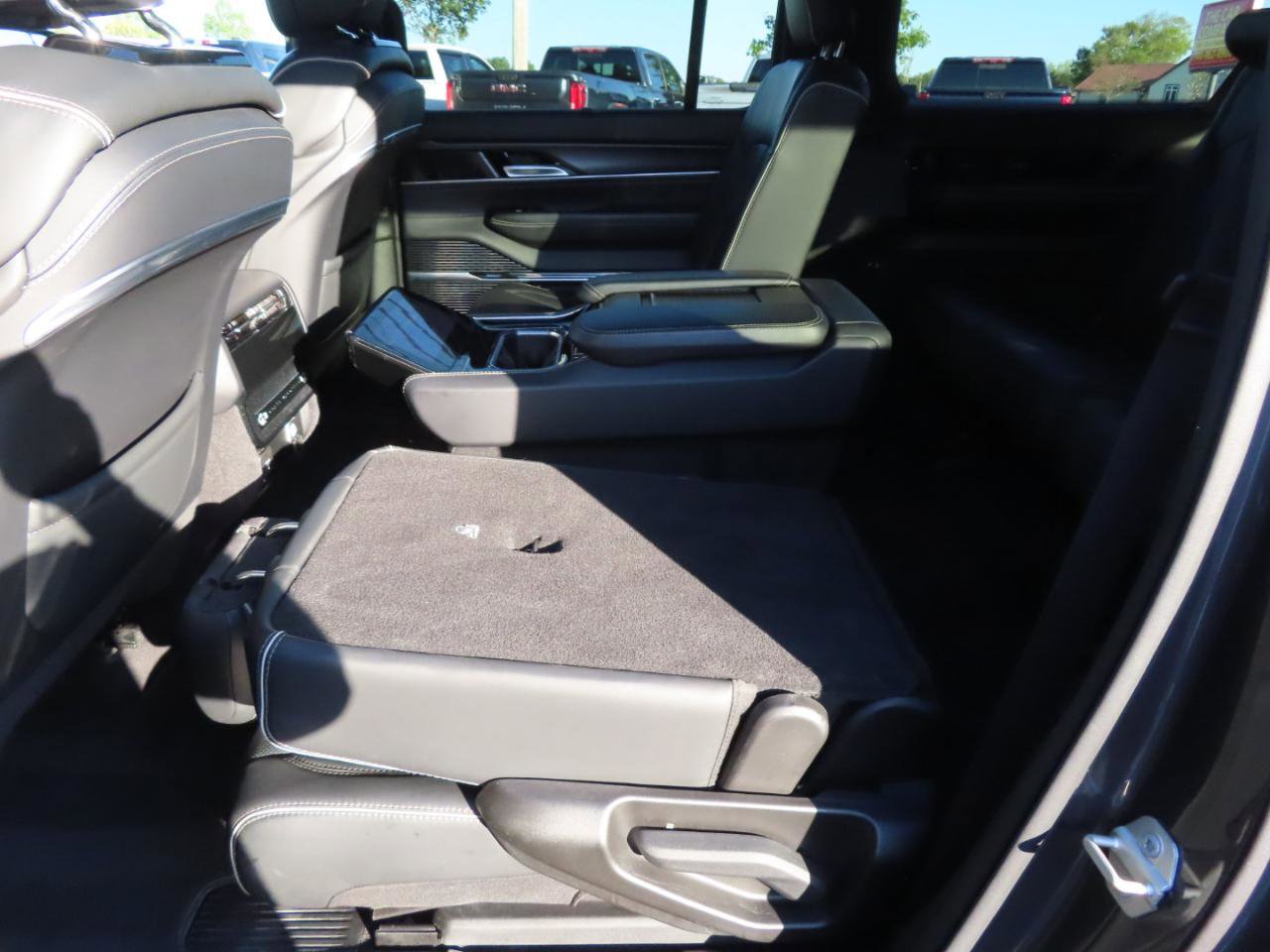 Used 2024 Jeep Grand Wagoneer L Series II w/ Quick Order Packagew 28T AWD/4WD image 43