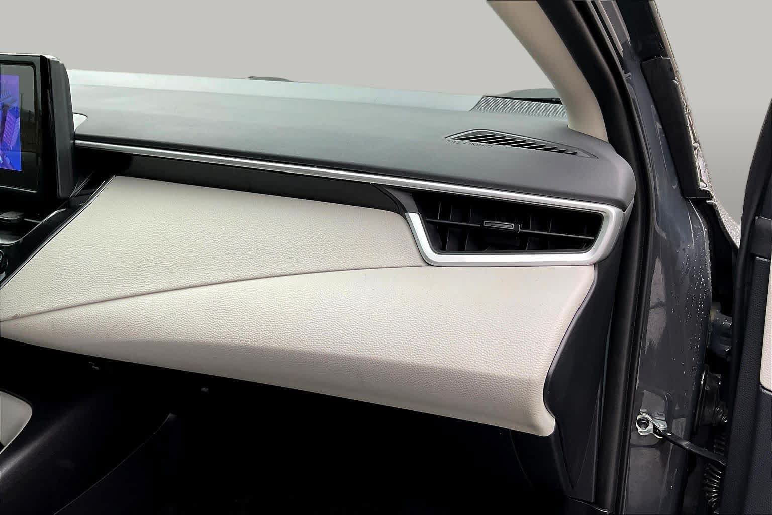 Used 2025 Toyota Corolla LE w/ Convenience Package FWD image 18