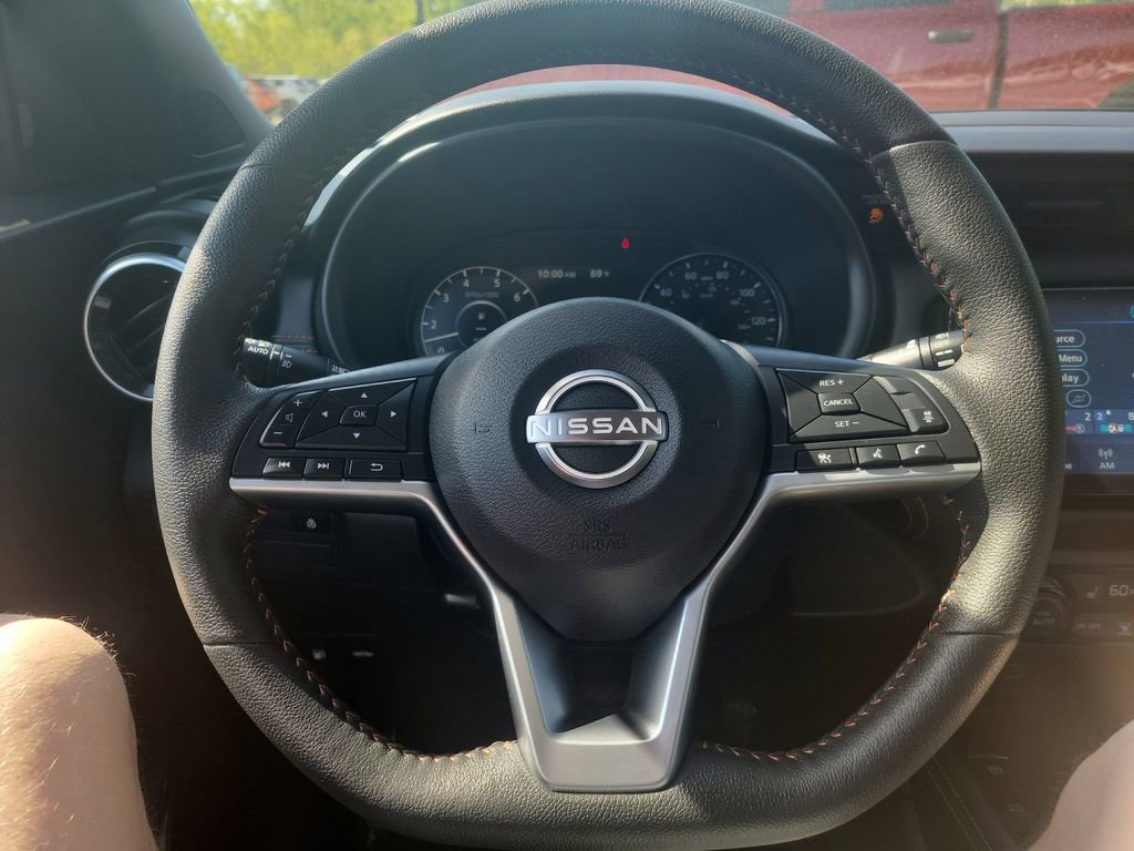 Used 2023 Nissan Kicks SR w/ SR Premium Package FWD image 12