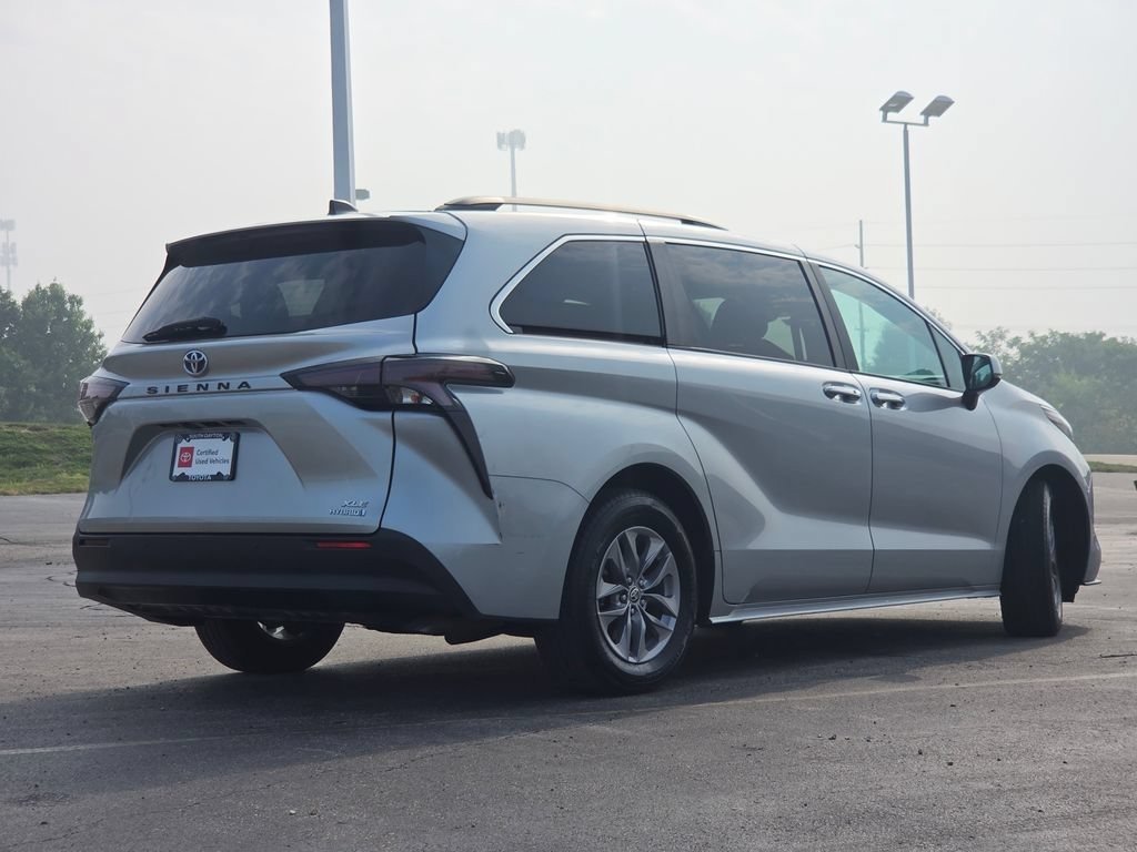 Used 2024 Toyota Sienna XLE FWD image 26