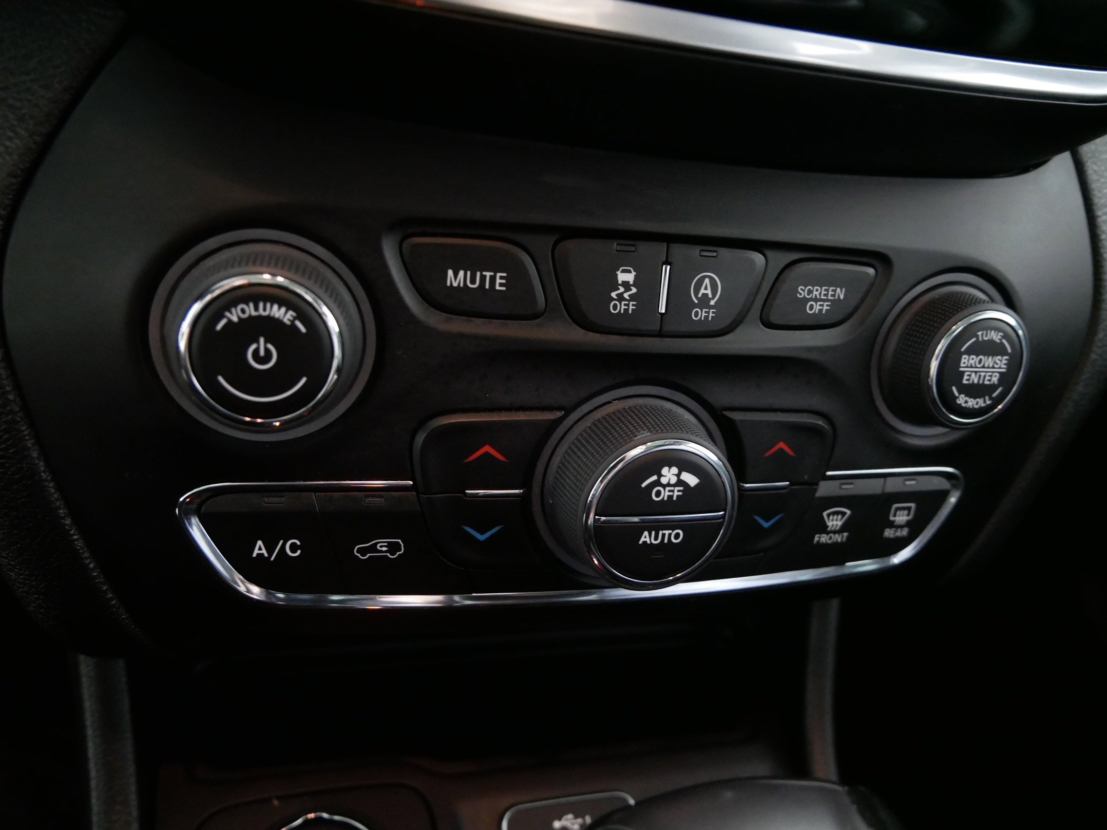 Used 2022 Jeep Cherokee Limited image 23