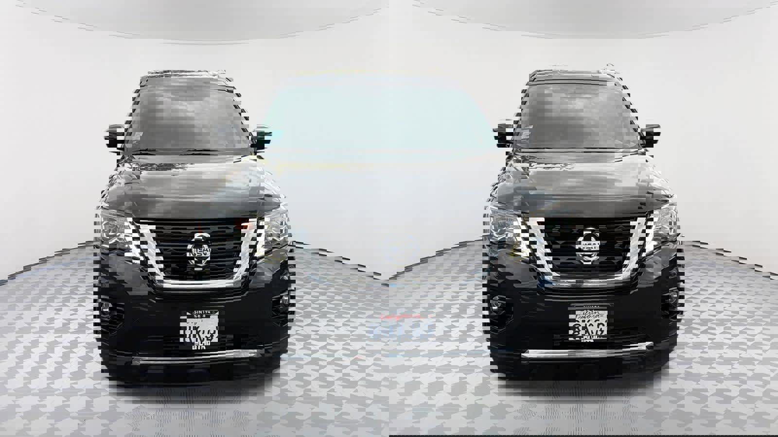 Used 2019 Nissan Pathfinder SL image 2