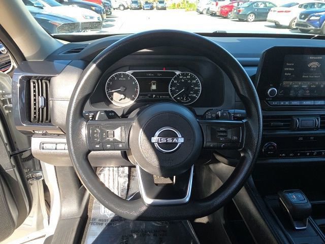 Used 2024 Nissan Pathfinder S image 16