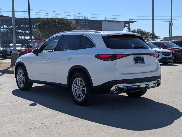 Used 2025 Mercedes-Benz GLC 300 4MATIC image 9