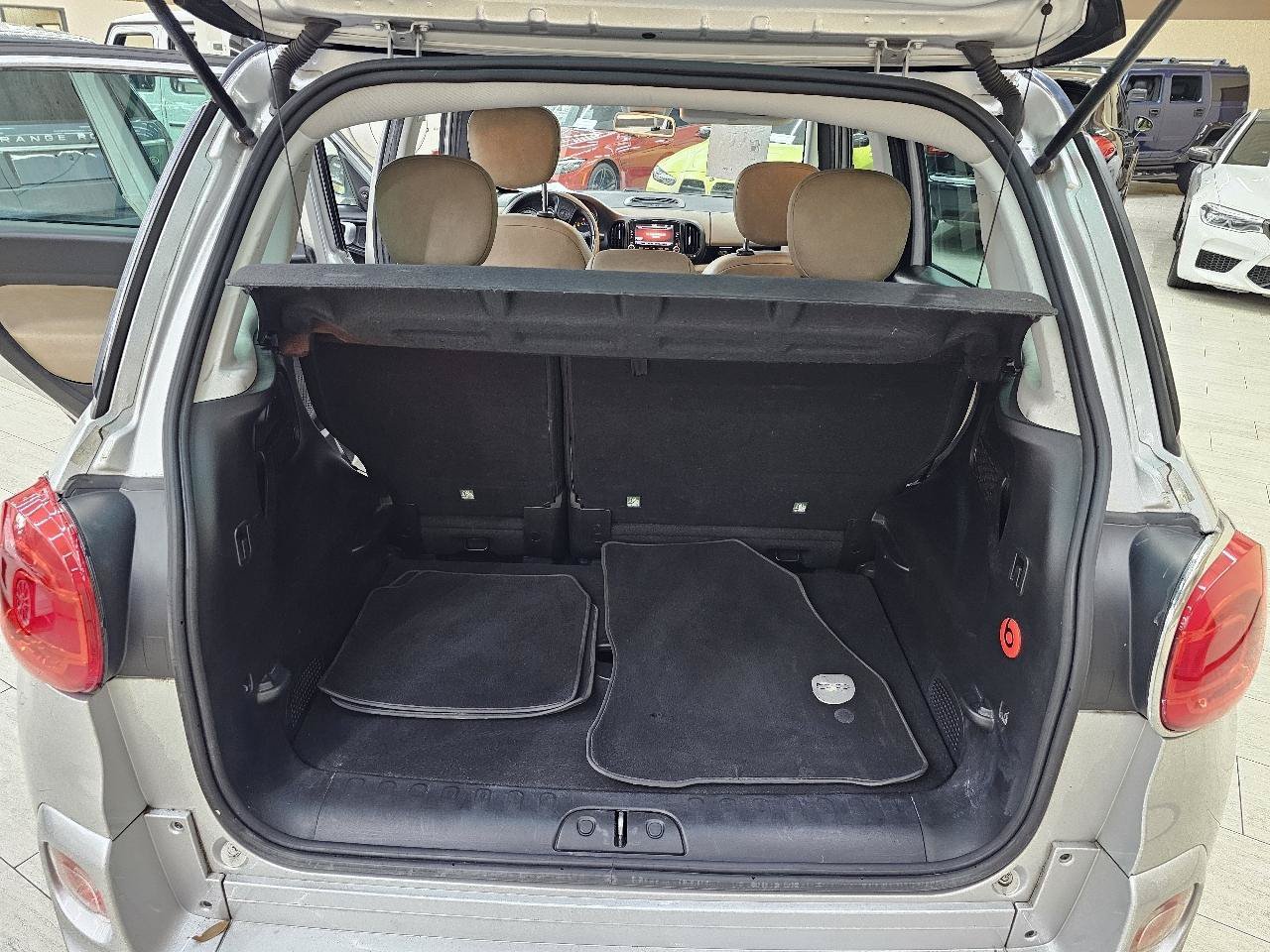 Used 2017 FIAT 500L Lounge w/ Premium Package FWD image 12