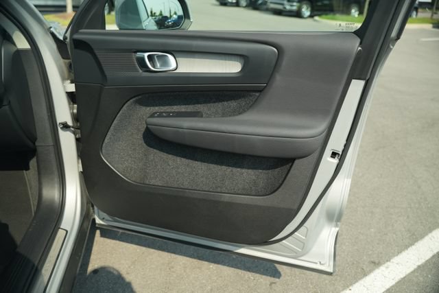 Used 2025 Volvo XC40 B5 Plus AWD/4WD image 22