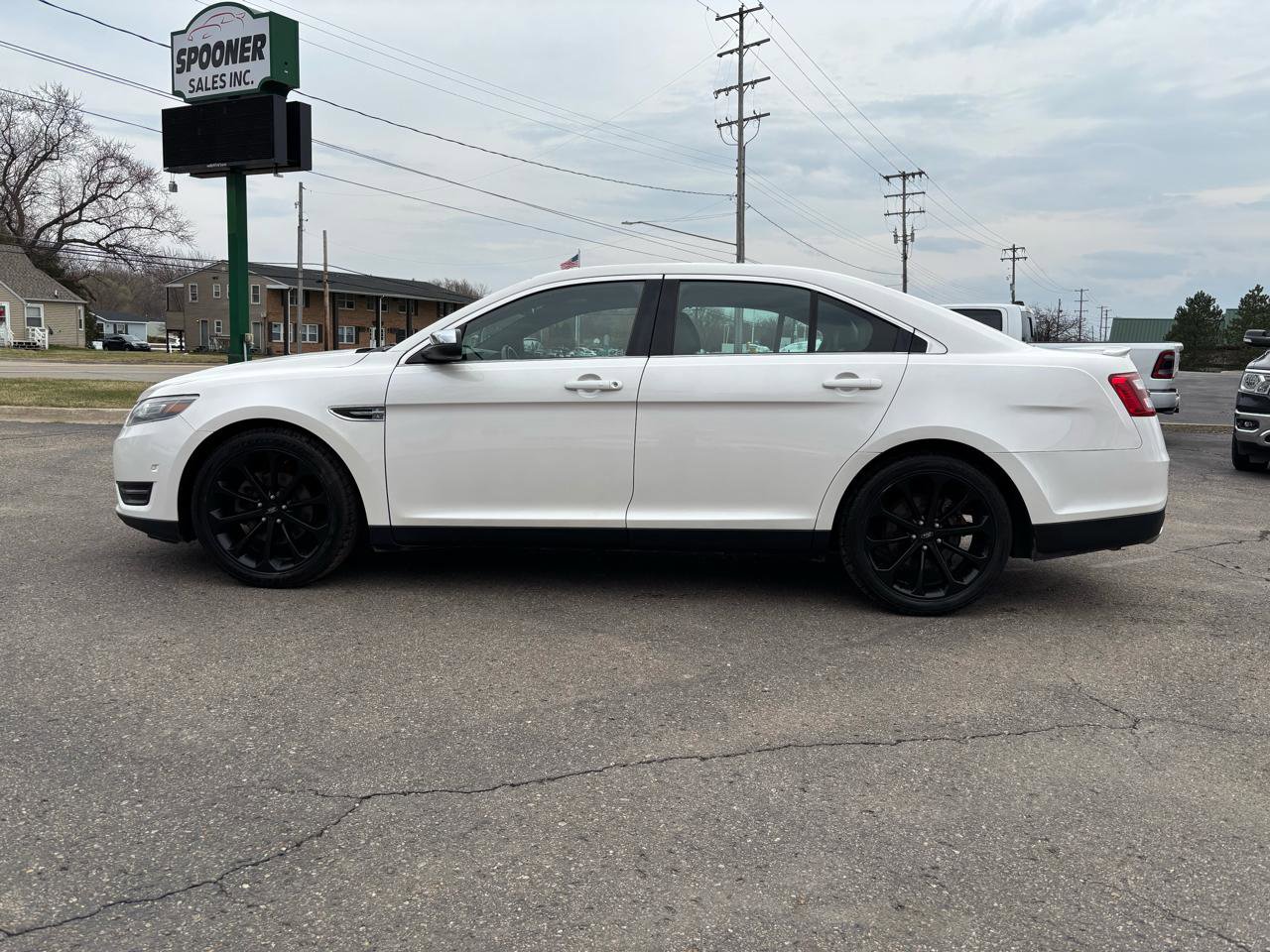 Used 2016 Ford Taurus Limited w/ Driver Assist Package AWD/4WD image 2
