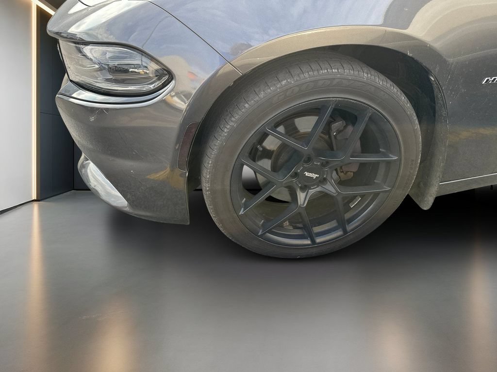 Used 2018 Dodge Charger R/T RWD image 2