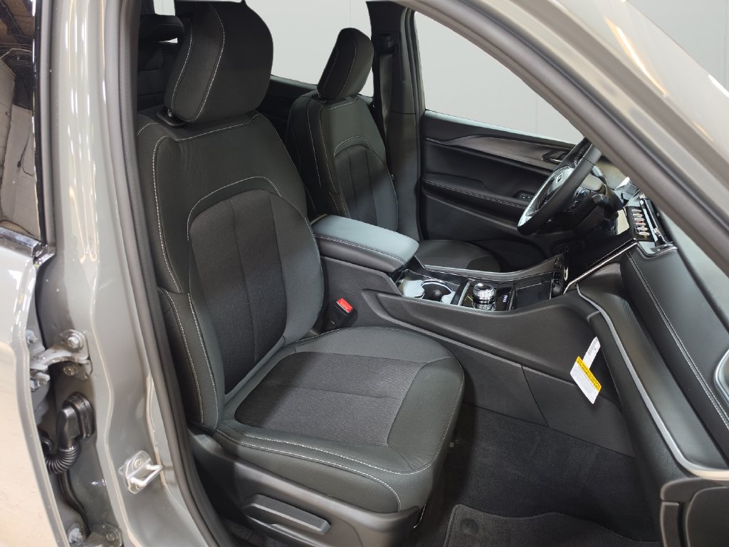 New 2027 Jeep Grand Cherokee Laredo X AWD/4WD image 14