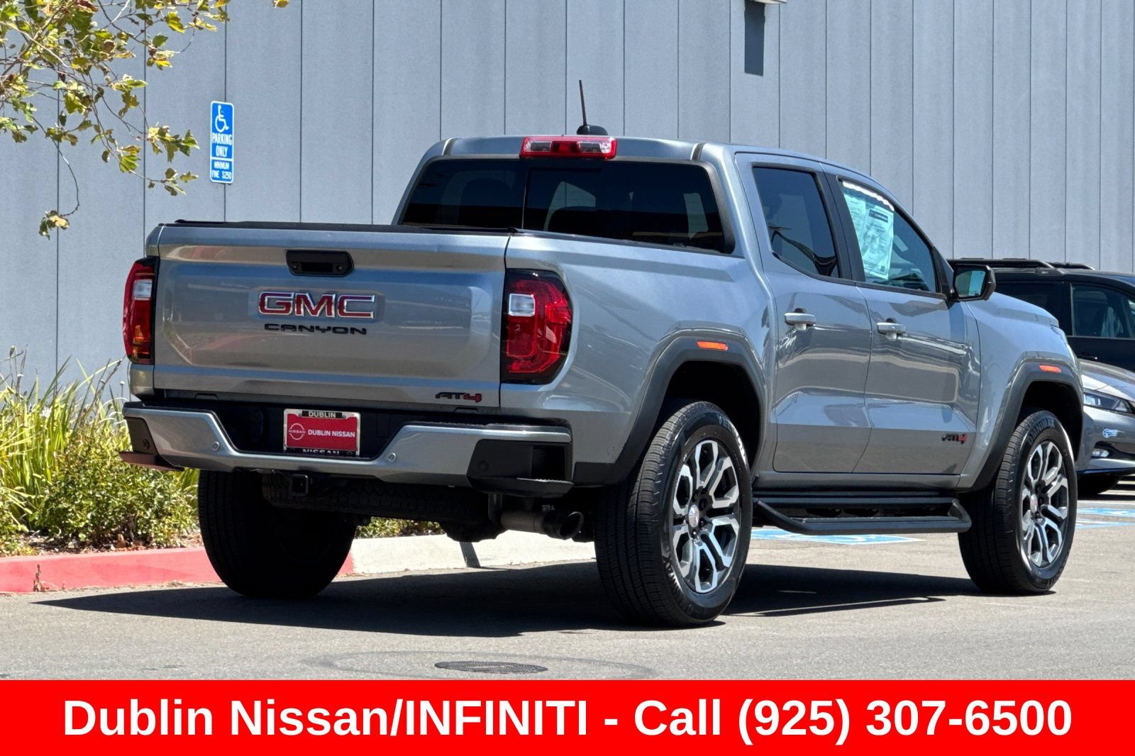 Used 2024 GMC Canyon AT4 w/ AT4 Premium Package AWD/4WD image 4