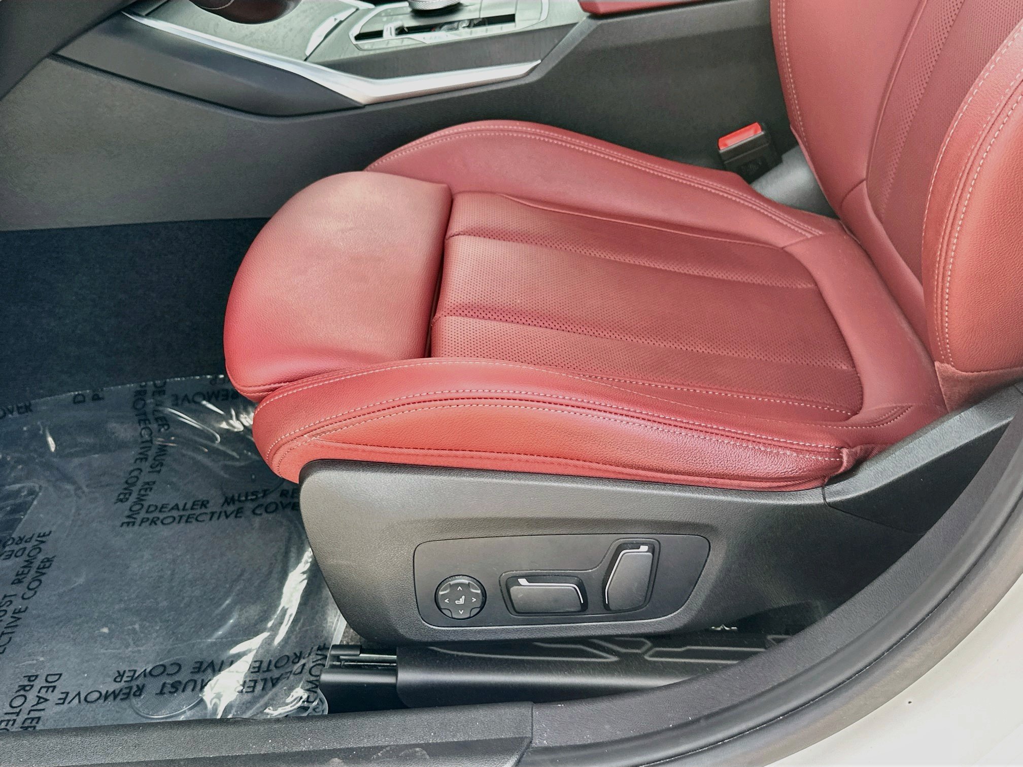 Used 2024 BMW 330i Sedan w/ M Sport Package RWD image 19