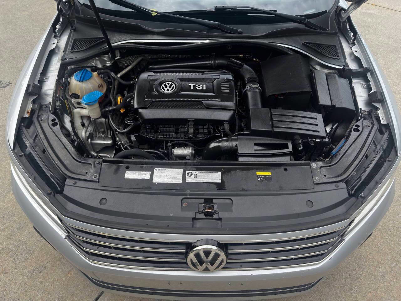 Used 2017 Volkswagen Passat 1.8T SEL Premium image 32