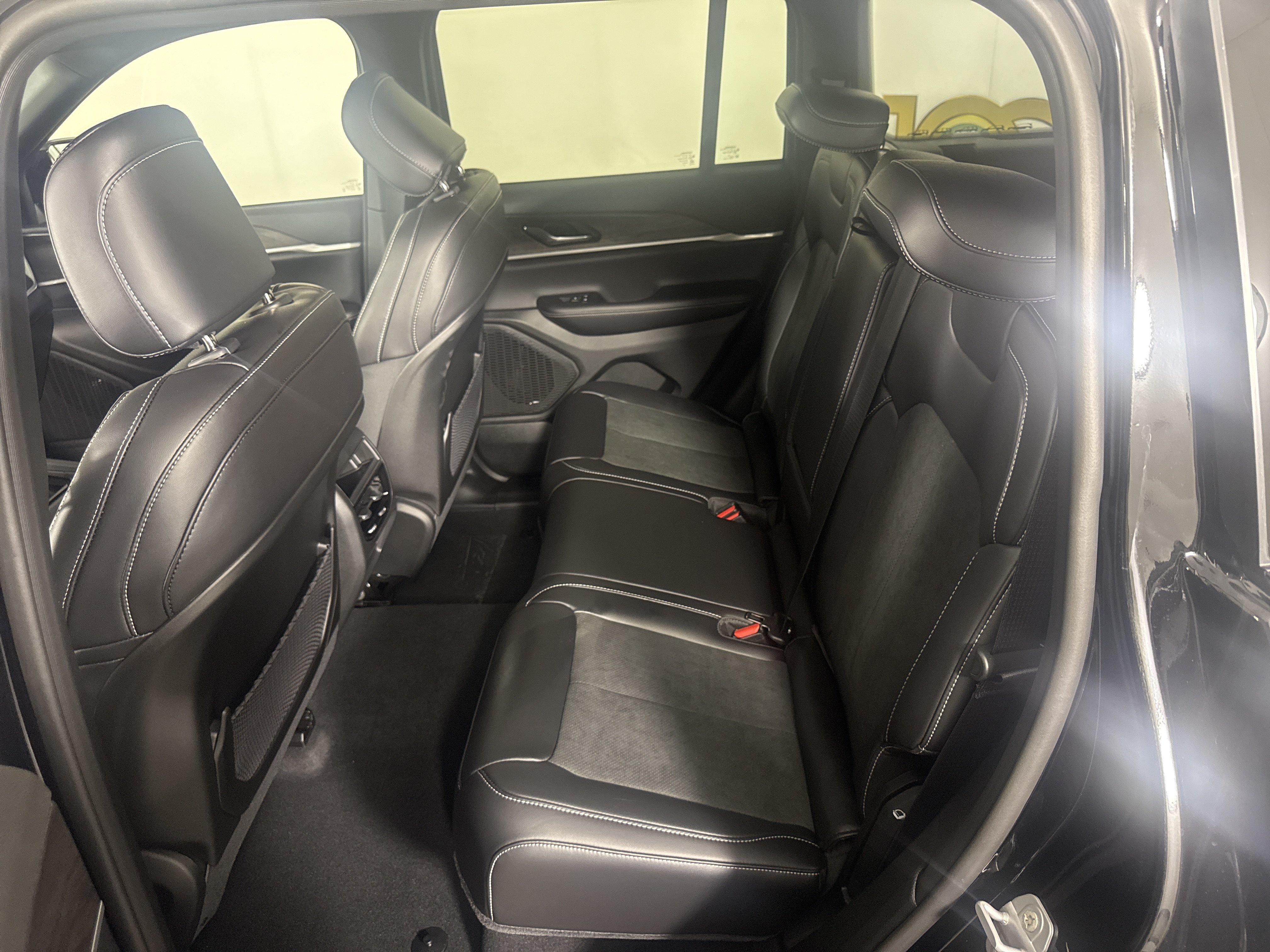New 2027 Jeep Grand Cherokee 4WD image 14