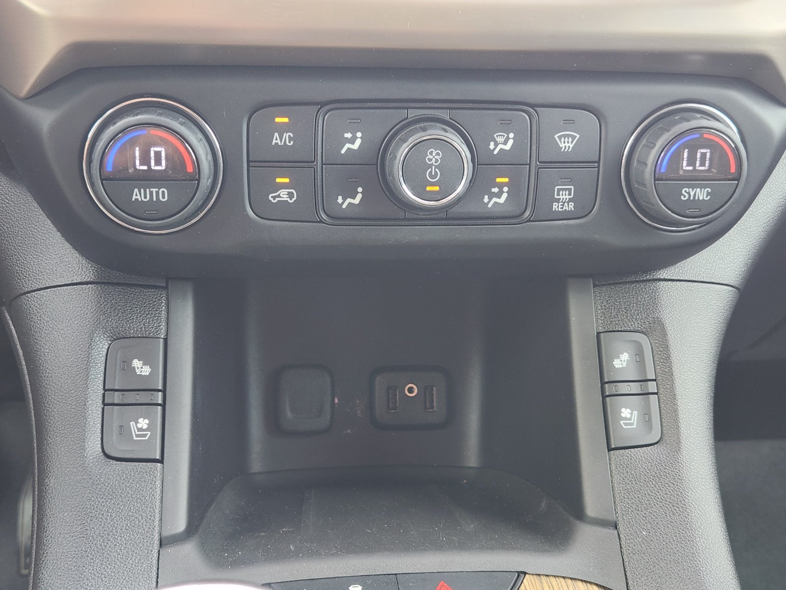 Used 2017 GMC Acadia Denali AWD/4WD image 22