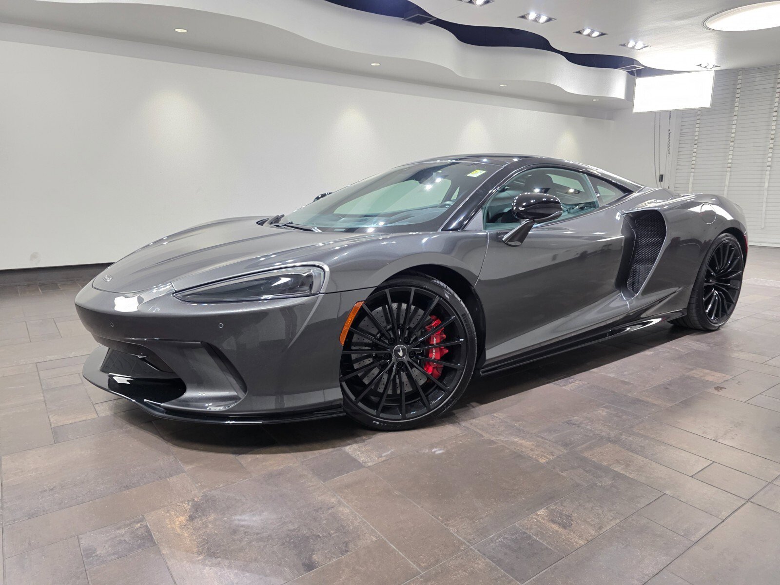 Used 2022 McLaren GT image 1