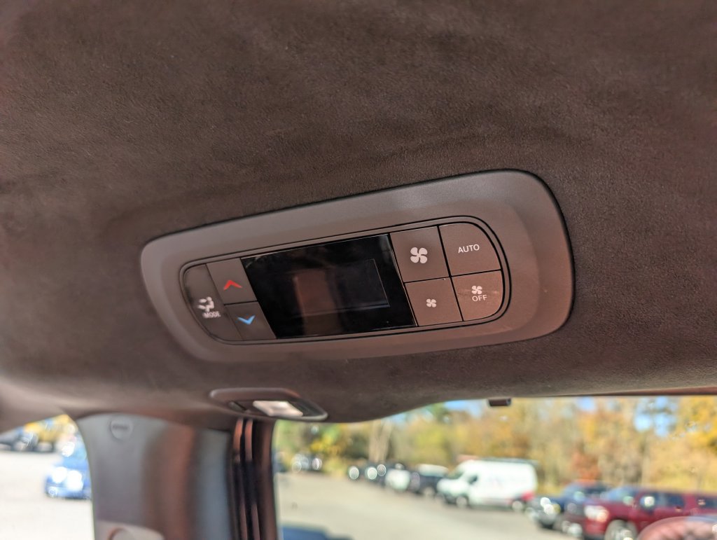 Used 2025 Chrysler Pacifica Pinnacle AWD/4WD image 29