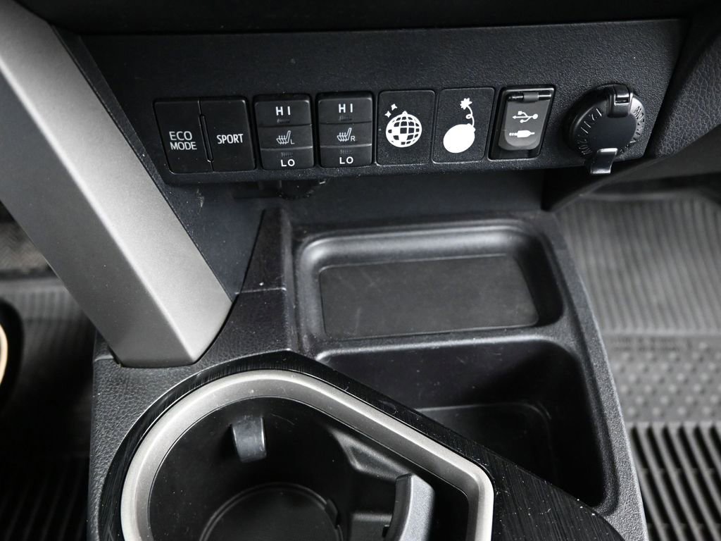 Used 2018 Toyota RAV4 Limited w/ Advanced Technology Package image 29