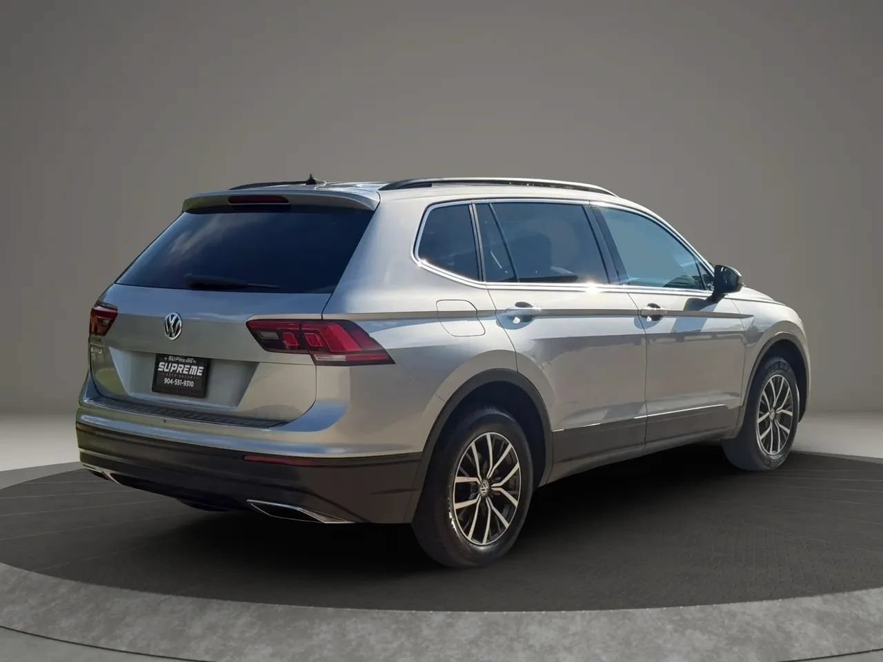 Used 2019 Volkswagen Tiguan SE w/ Panoramic Sunroof Package FWD image 3