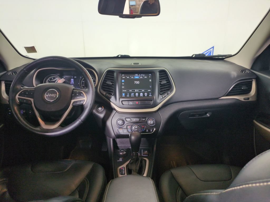 Used 2018 Jeep Cherokee Limited AWD/4WD image 16