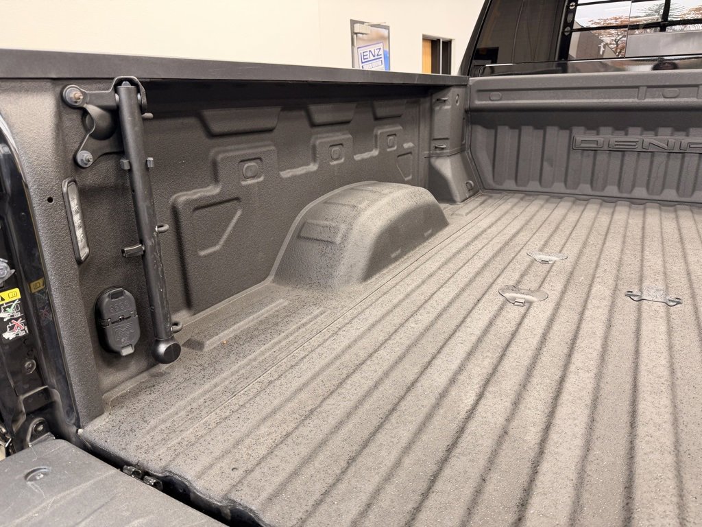 Used 2021 GMC Sierra 3500 Denali w/ Denali Black Diamond Edition image 14