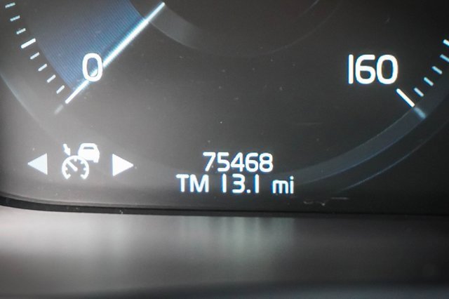 Used 2016 Volvo XC90 T6 Momentum w/ Protection Package Plus image 9